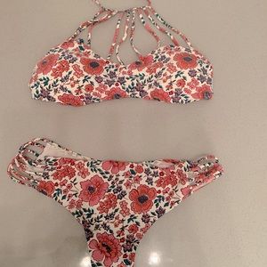 billabong floral bikini✨
